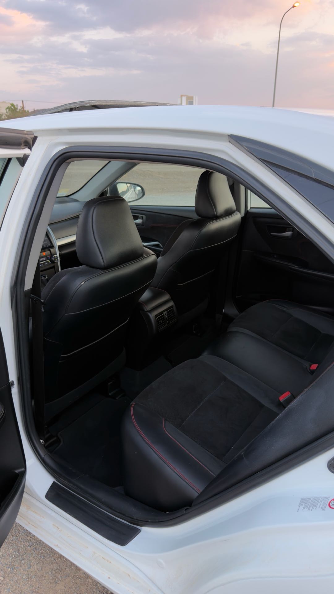 Car Image 2015 TOYOTA CAMRY XSE
