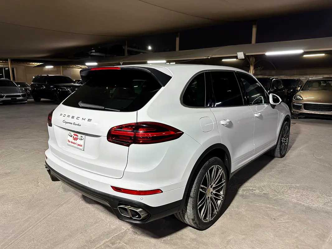 Car Image 2016 PORSCHE CAYENNE Turbo