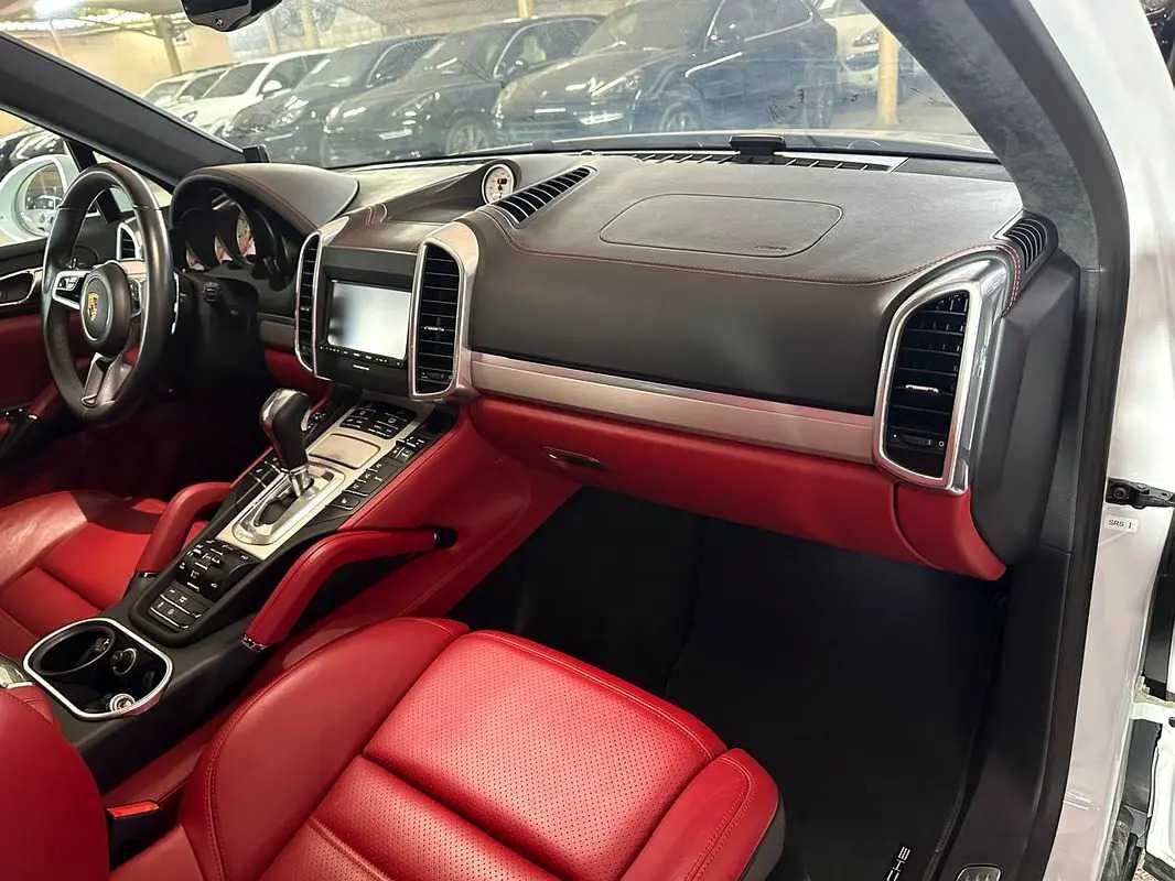 Car Image 2016 PORSCHE CAYENNE Turbo