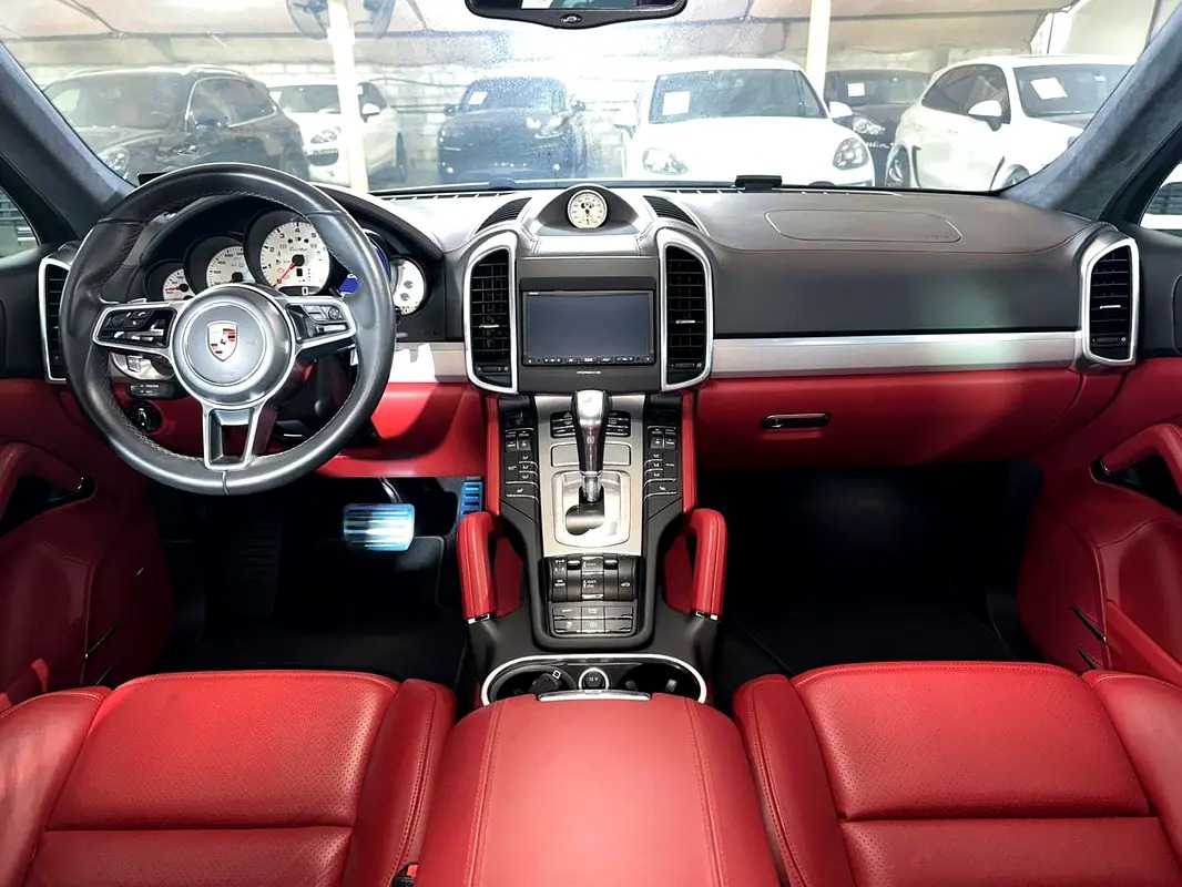 Car Image 2016 PORSCHE CAYENNE Turbo