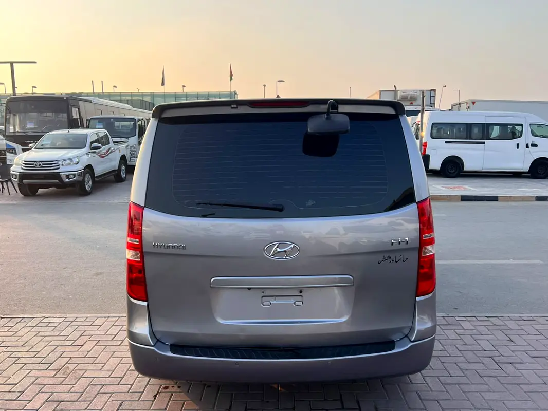 Car Image 2018 HYUNDAI H1 GLS