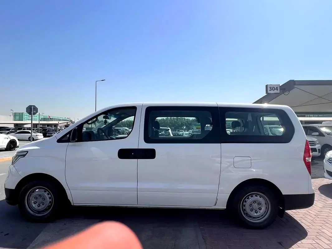 Car Image 2020 HYUNDAI H1 GL