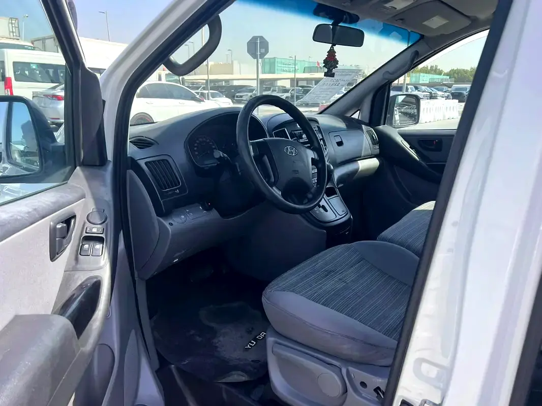 Car Image 2020 HYUNDAI H1 GL