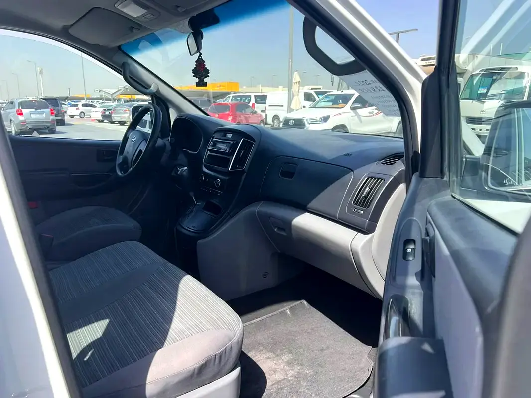 Car Image 2020 HYUNDAI H1 GL
