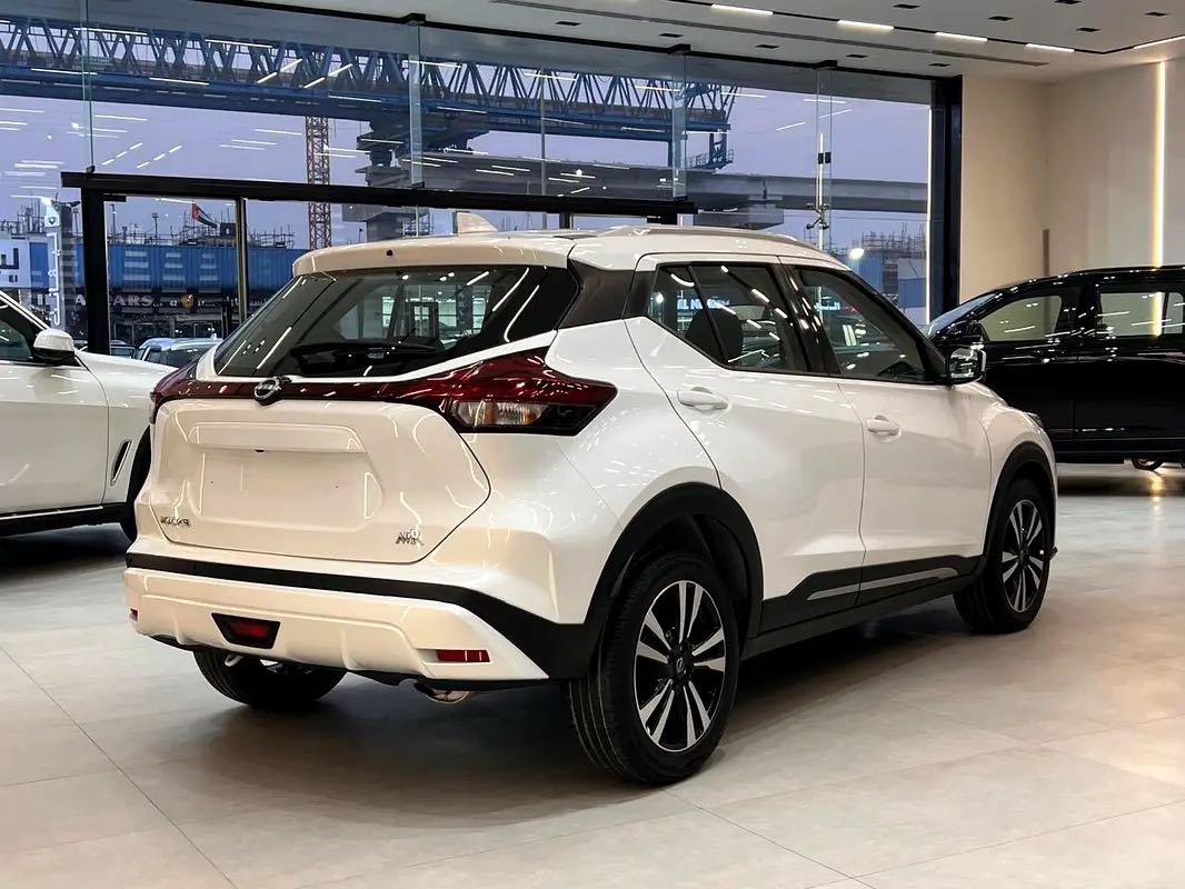 Car Image 2024 NISSAN KICKS SV