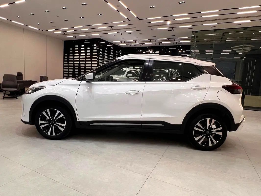 Car Image 2024 NISSAN KICKS SV