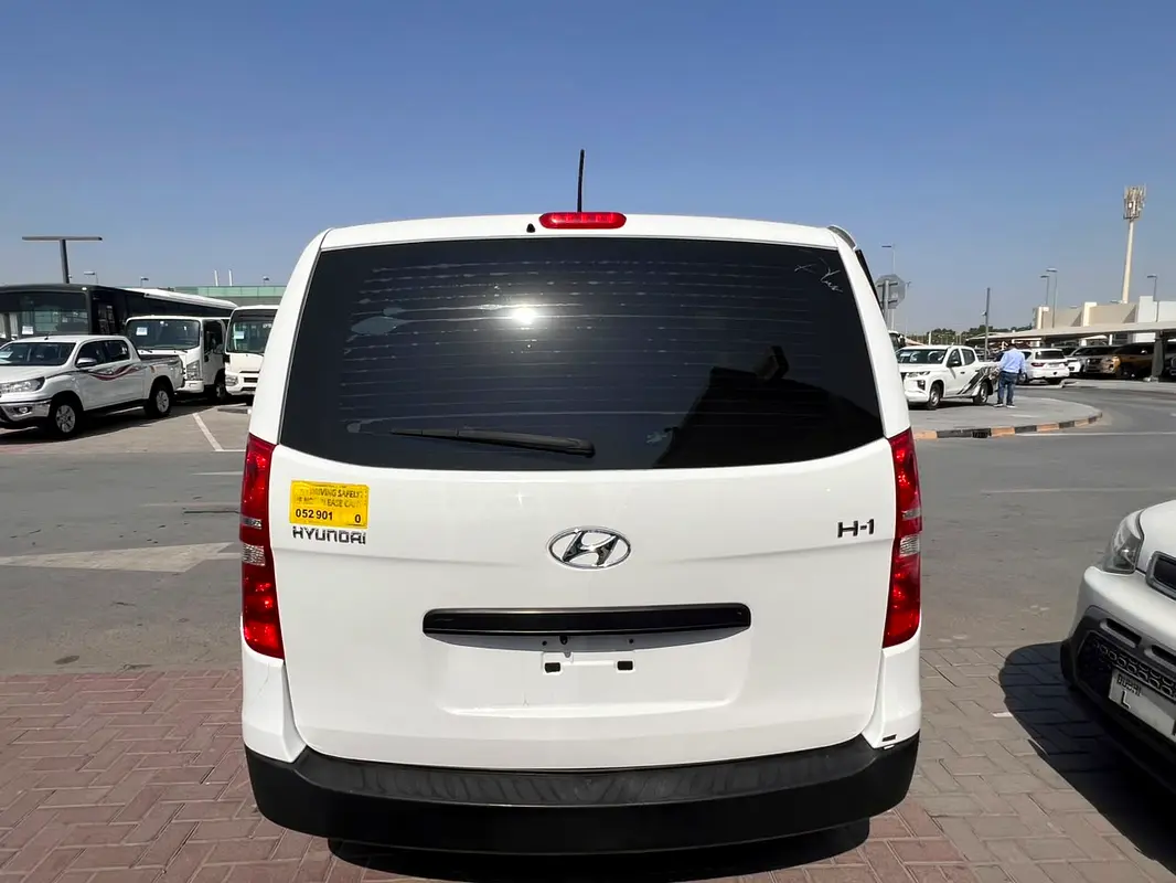 Car Image 2019 HYUNDAI H1 GL