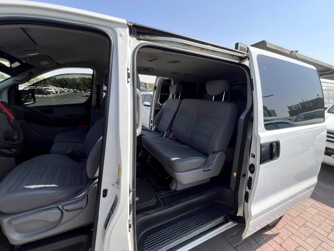 Car Image 2019 HYUNDAI H1 GL