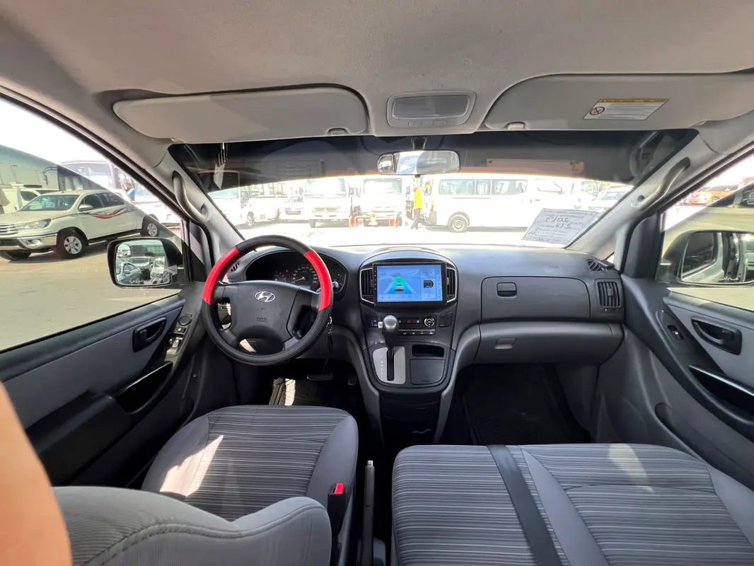 Car Image 2019 HYUNDAI H1 GL