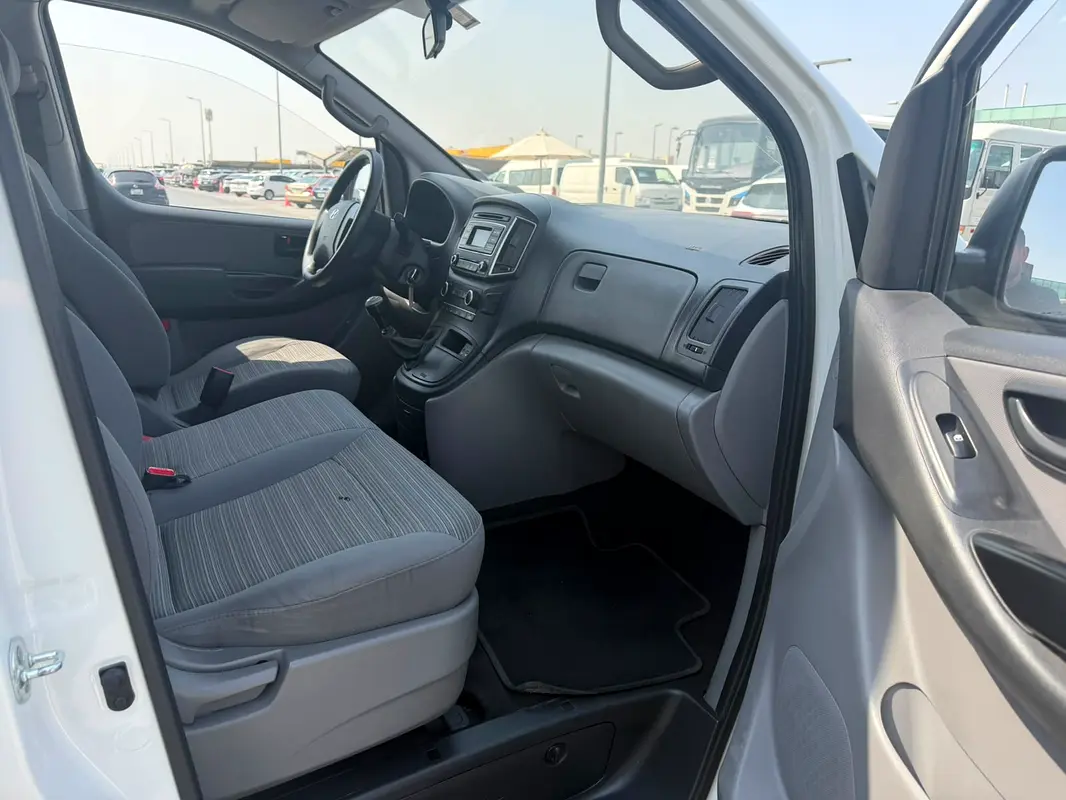 Car Image 2021 HYUNDAI H1 GL Panel Van