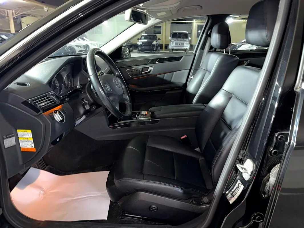 Car Image 2010 MERCEDES E Class 350