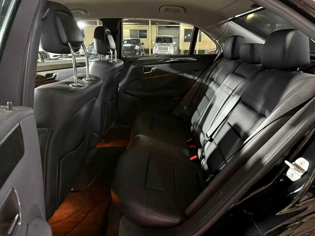 Car Image 2010 MERCEDES E Class 350