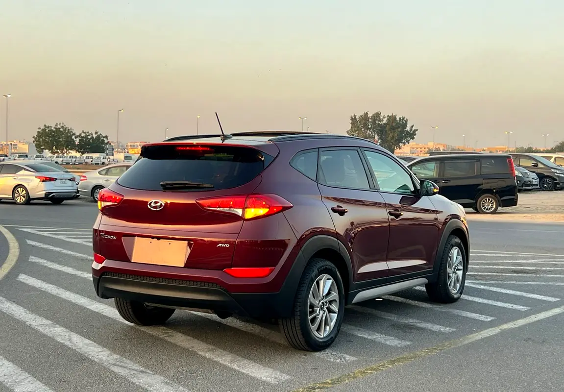 Car Image 2017 HYUNDAI TUCSON Limited