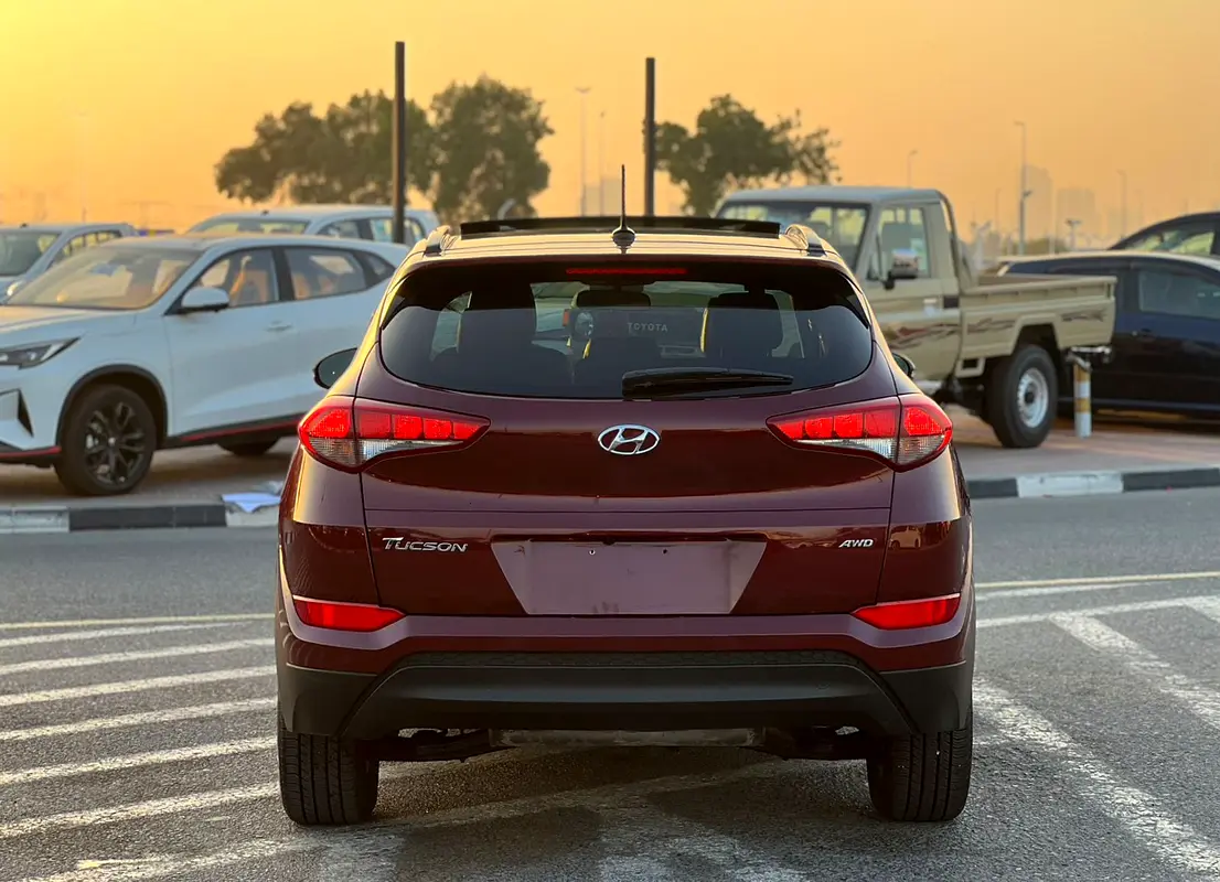 Car Image 2017 HYUNDAI TUCSON Limited
