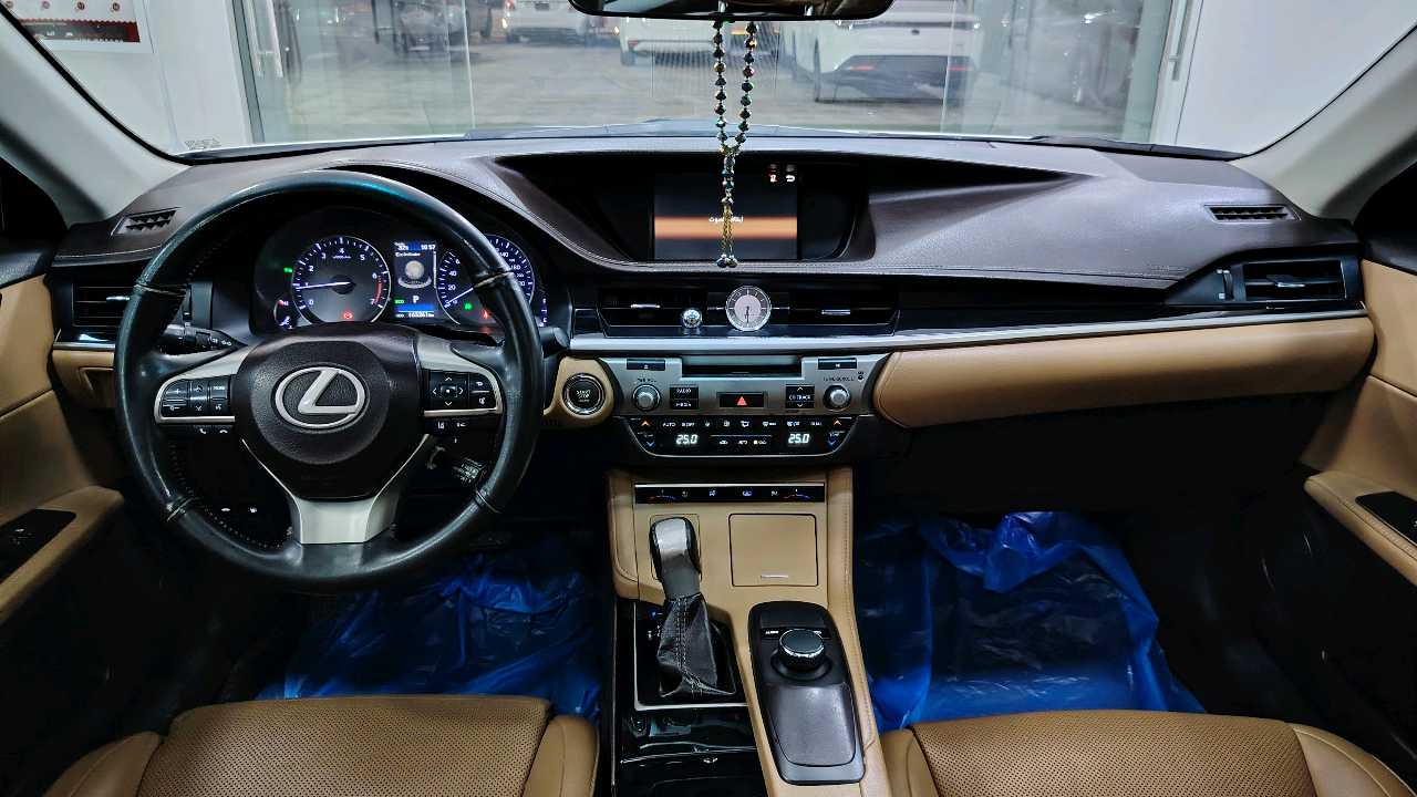 Car Image 2017 LEXUS ES 350 Premier