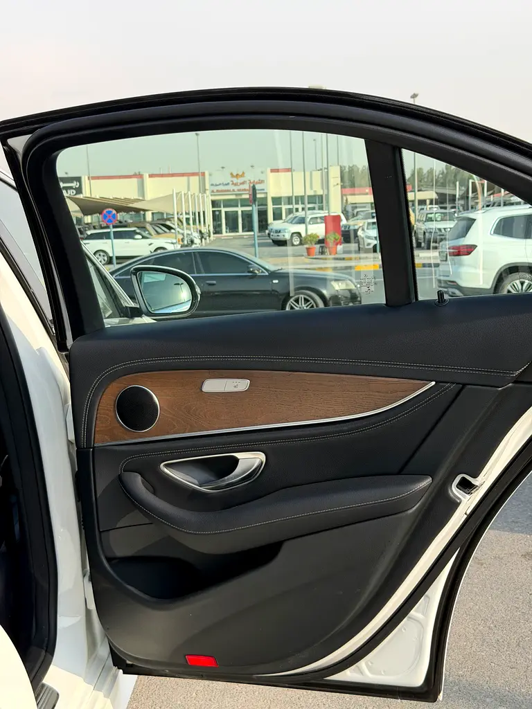Car Image 2019 MERCEDES E Class 200