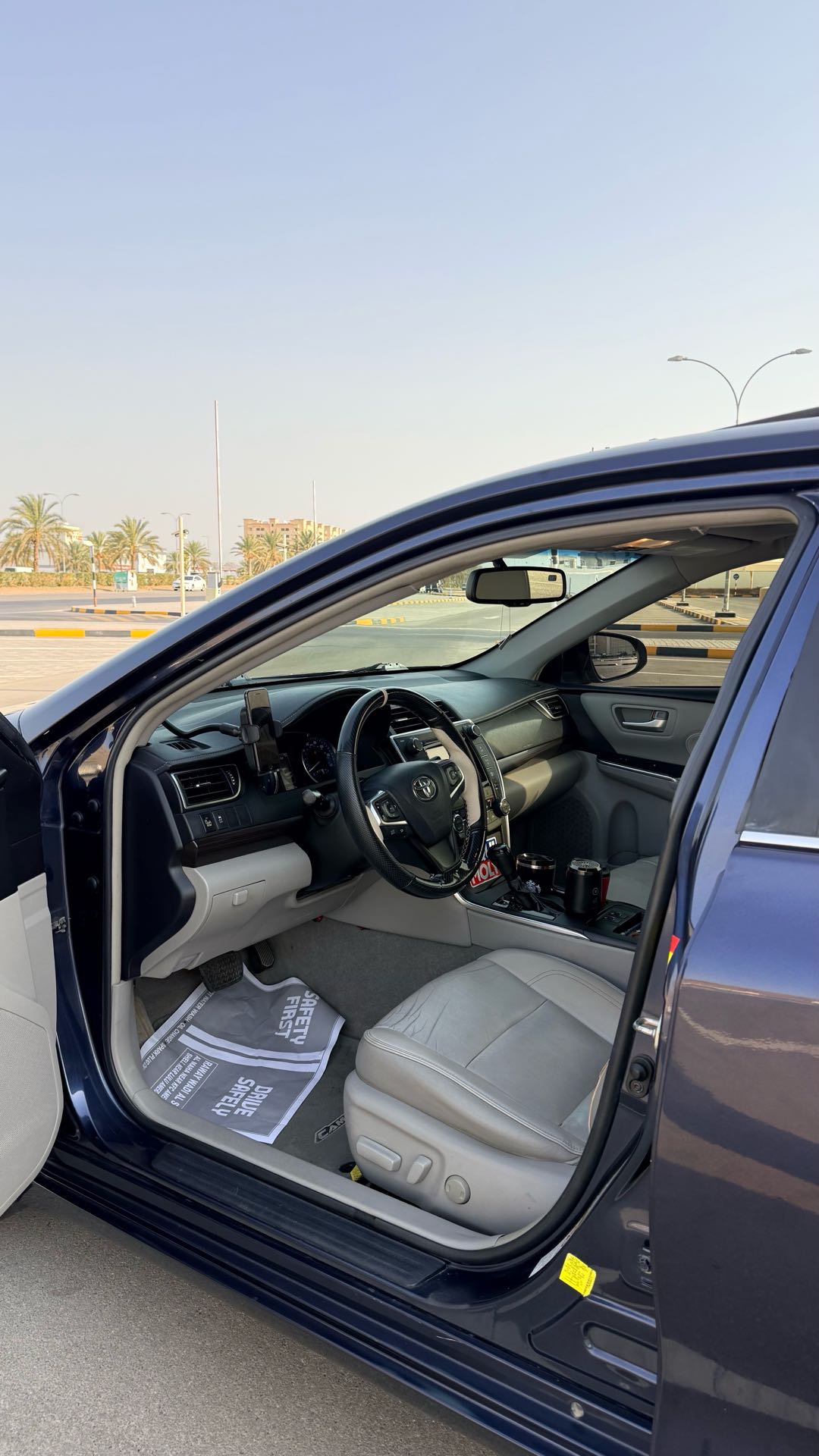 Car Image 2016 TOYOTA CAMRY XLE