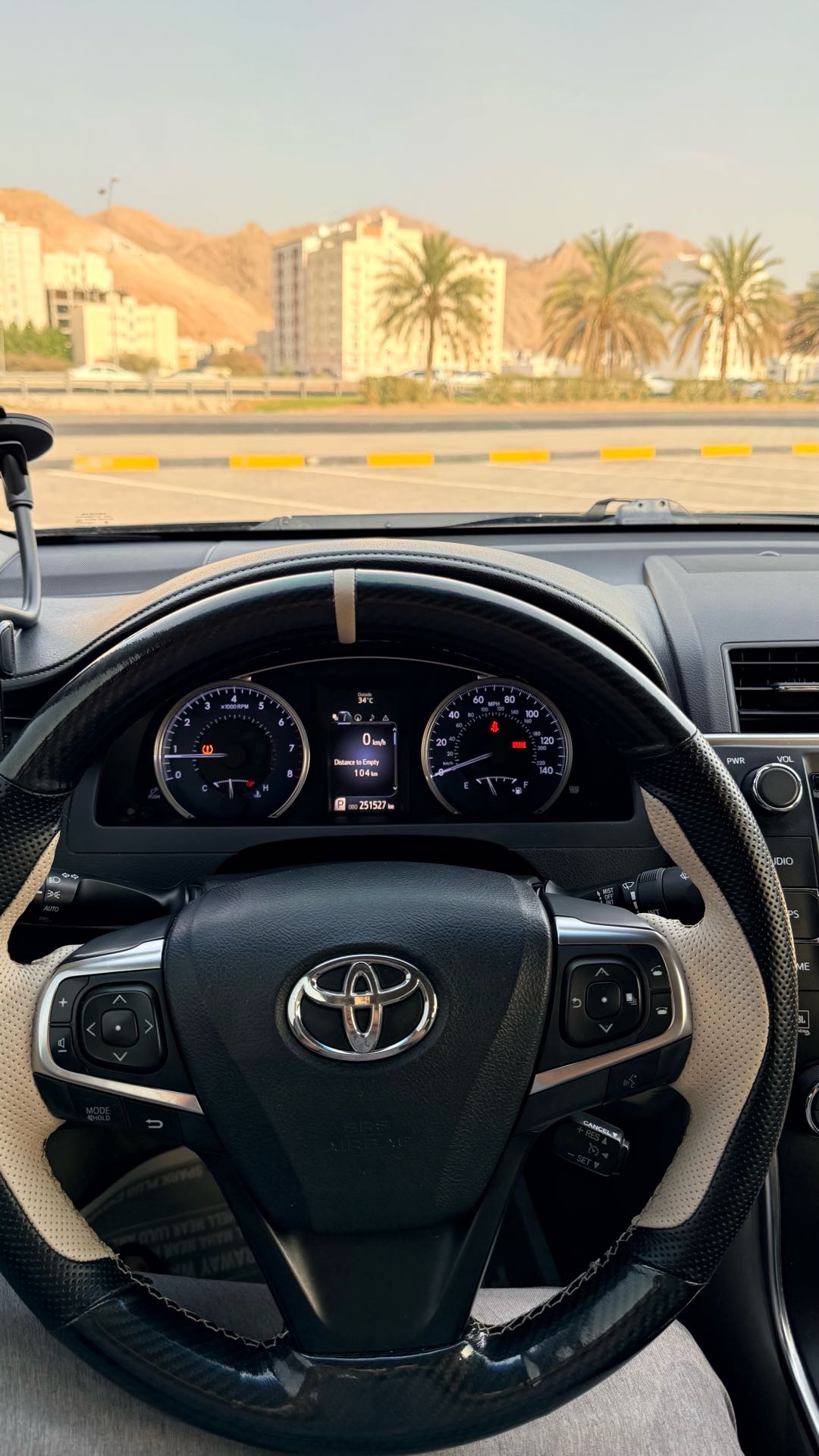 Car Image 2016 TOYOTA CAMRY XLE