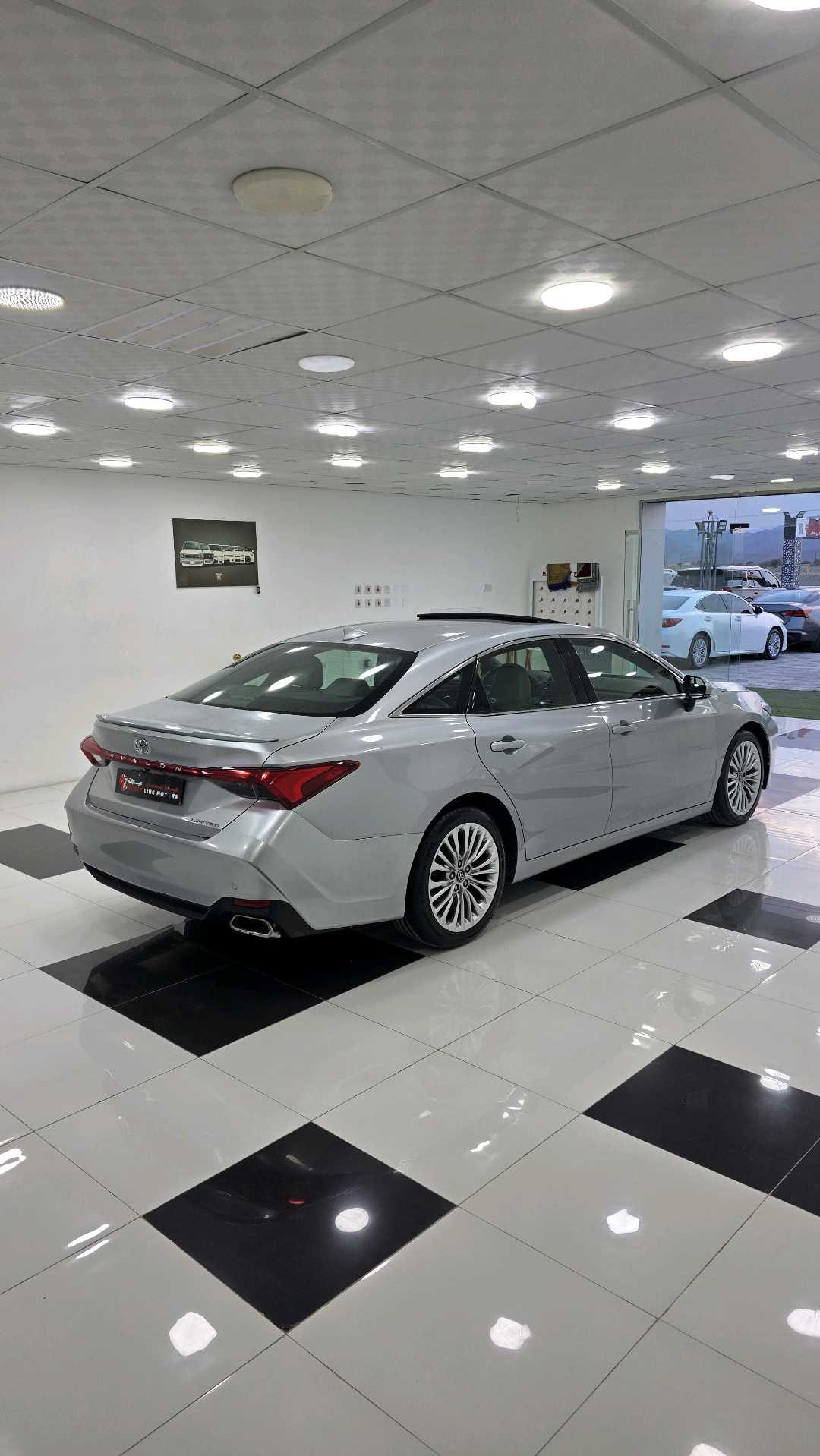 Car Image 2020 TOYOTA AVALON LIMITED
