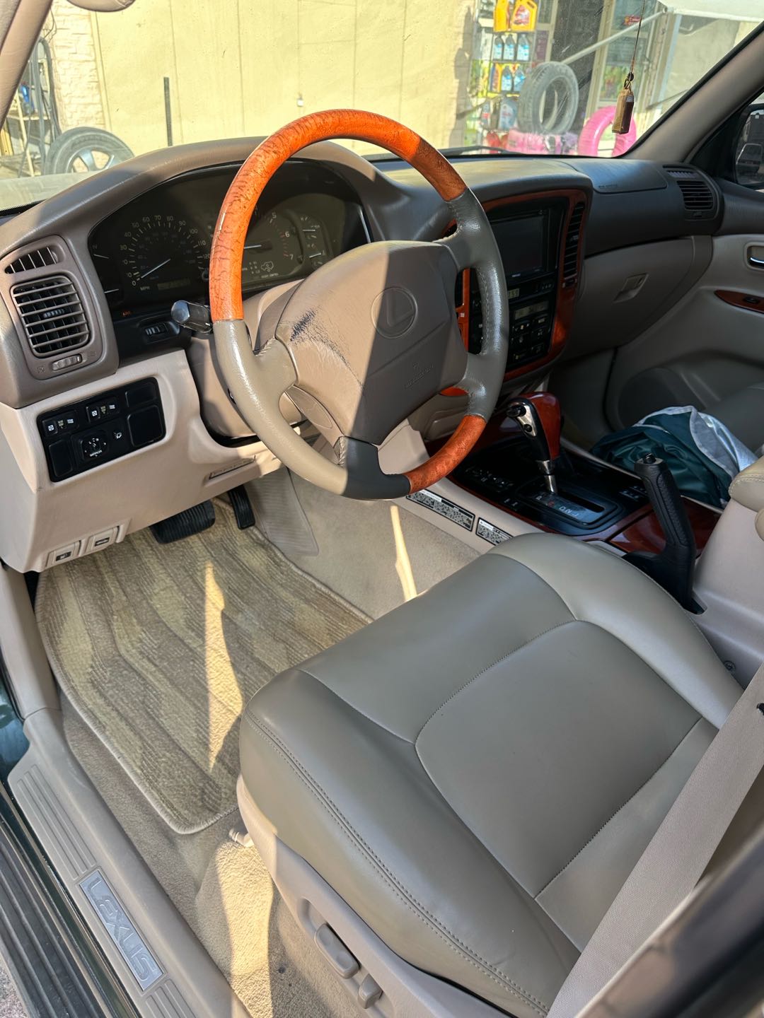 Car Image 2000 LEXUS LX 470
