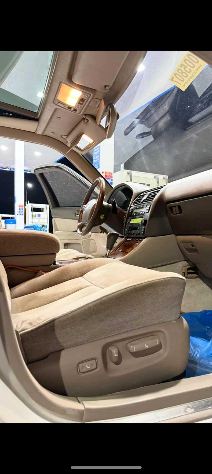 Car Image 1995 LEXUS LS 400