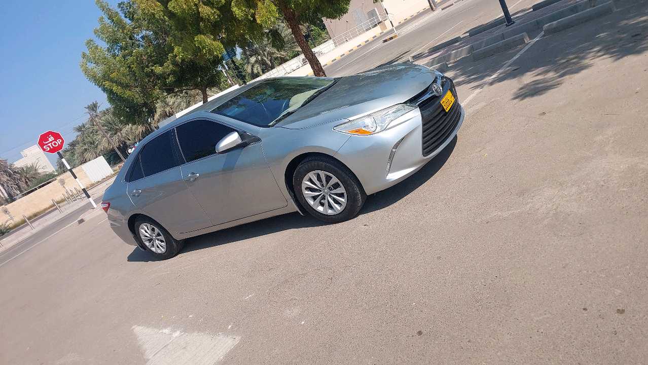 Car Image 2015 TOYOTA CAMRY LE