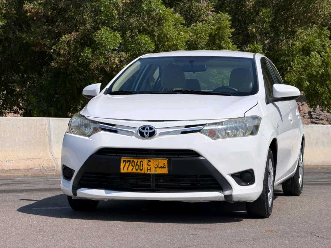 Car Image 2017 TOYOTA YARIS SE