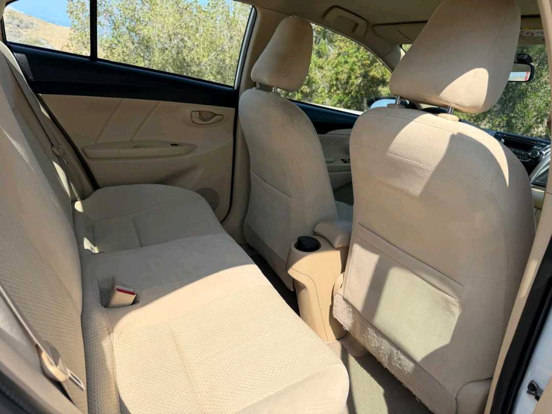 Car Image 2017 TOYOTA YARIS SE