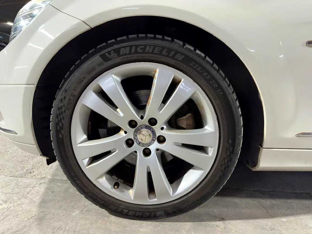 Car Image 2010 MERCEDES C Class 300