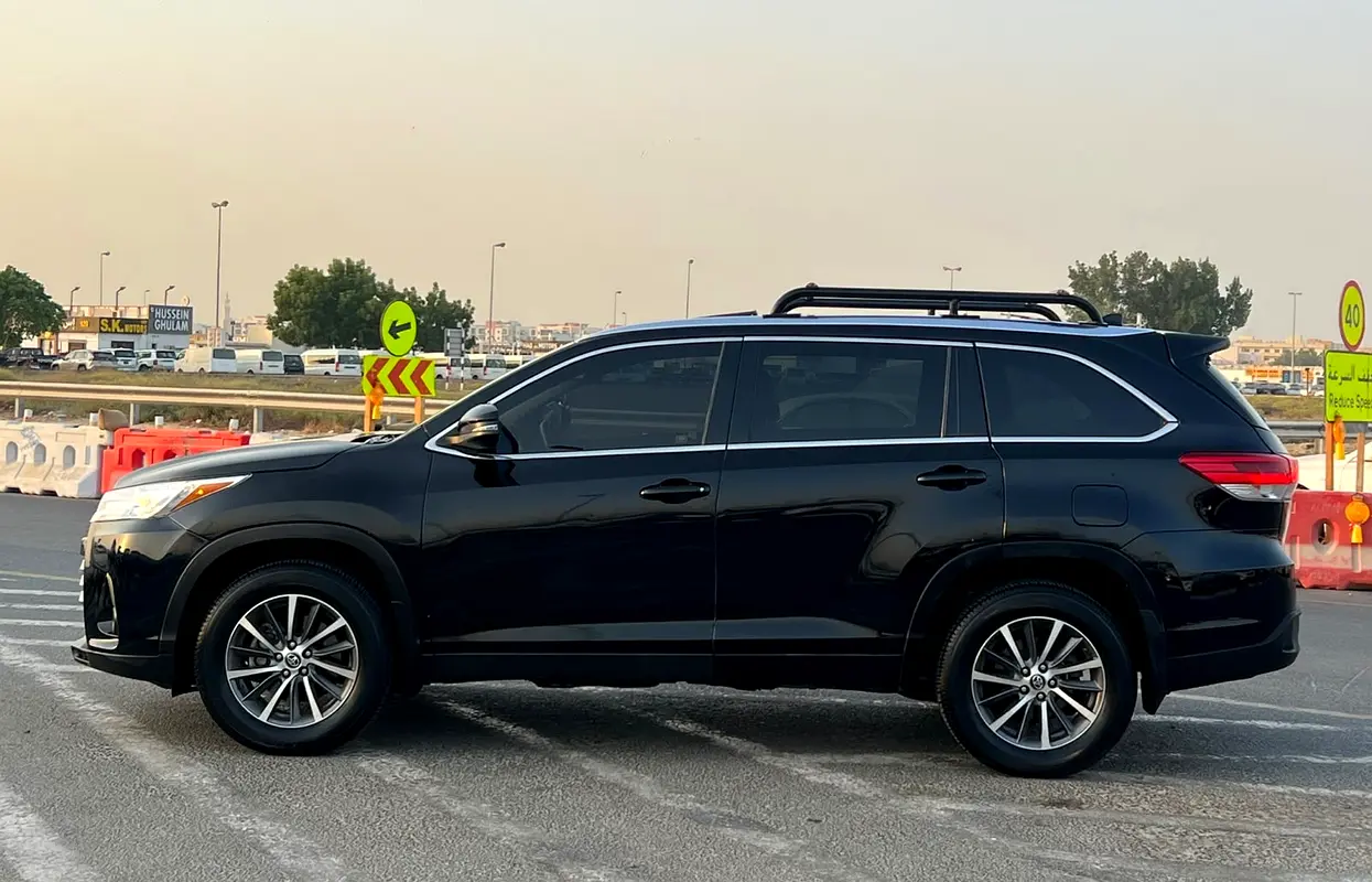 Car Image 2019 TOYOTA HIGHLANDER XLE