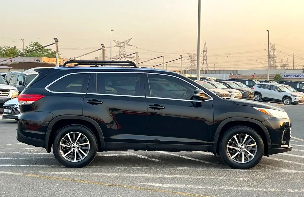 Car Image 2019 TOYOTA HIGHLANDER XLE