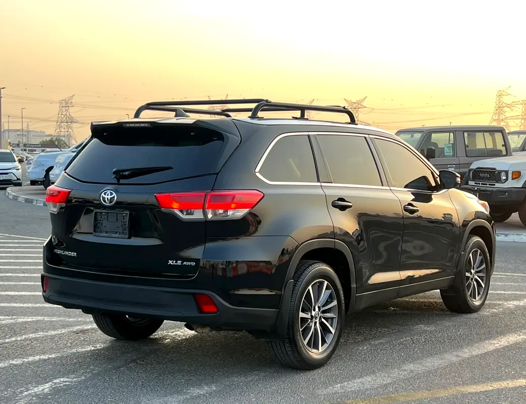Car Image 2019 TOYOTA HIGHLANDER XLE