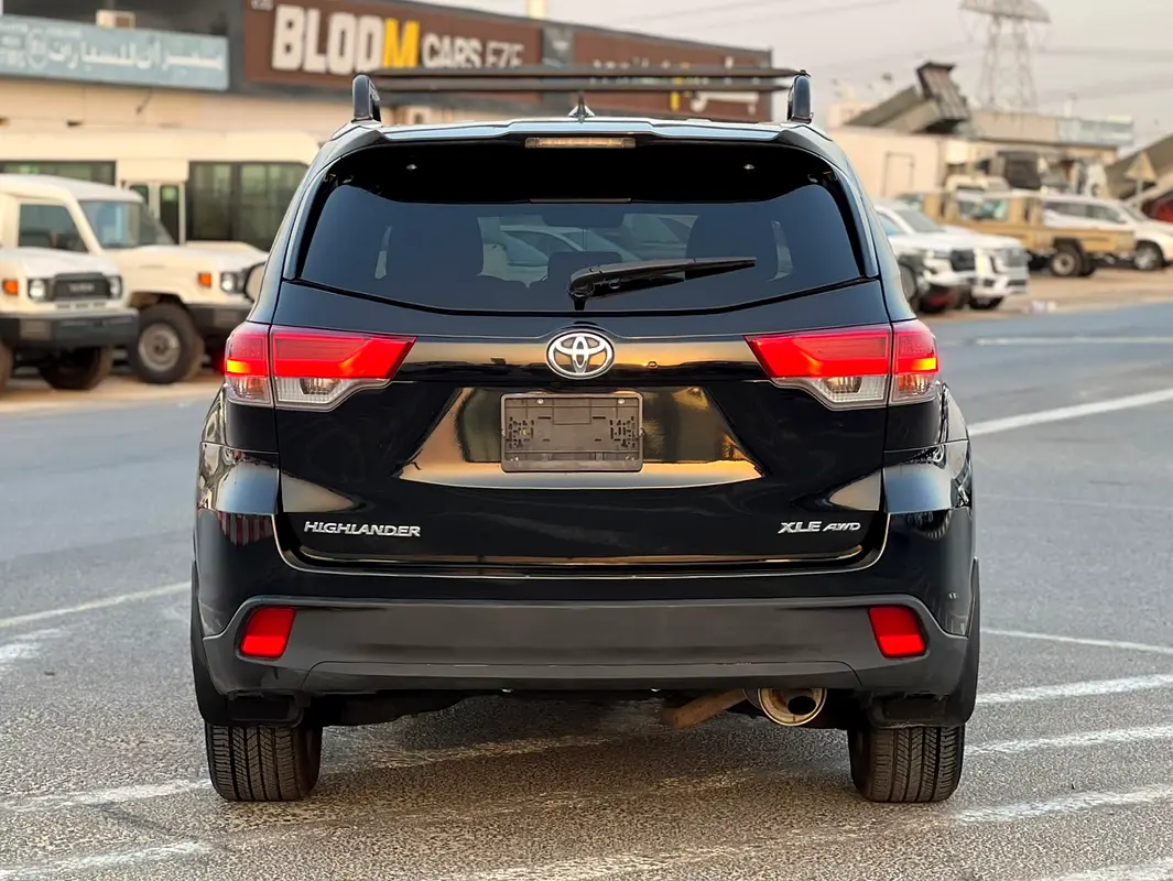 Car Image 2019 TOYOTA HIGHLANDER XLE