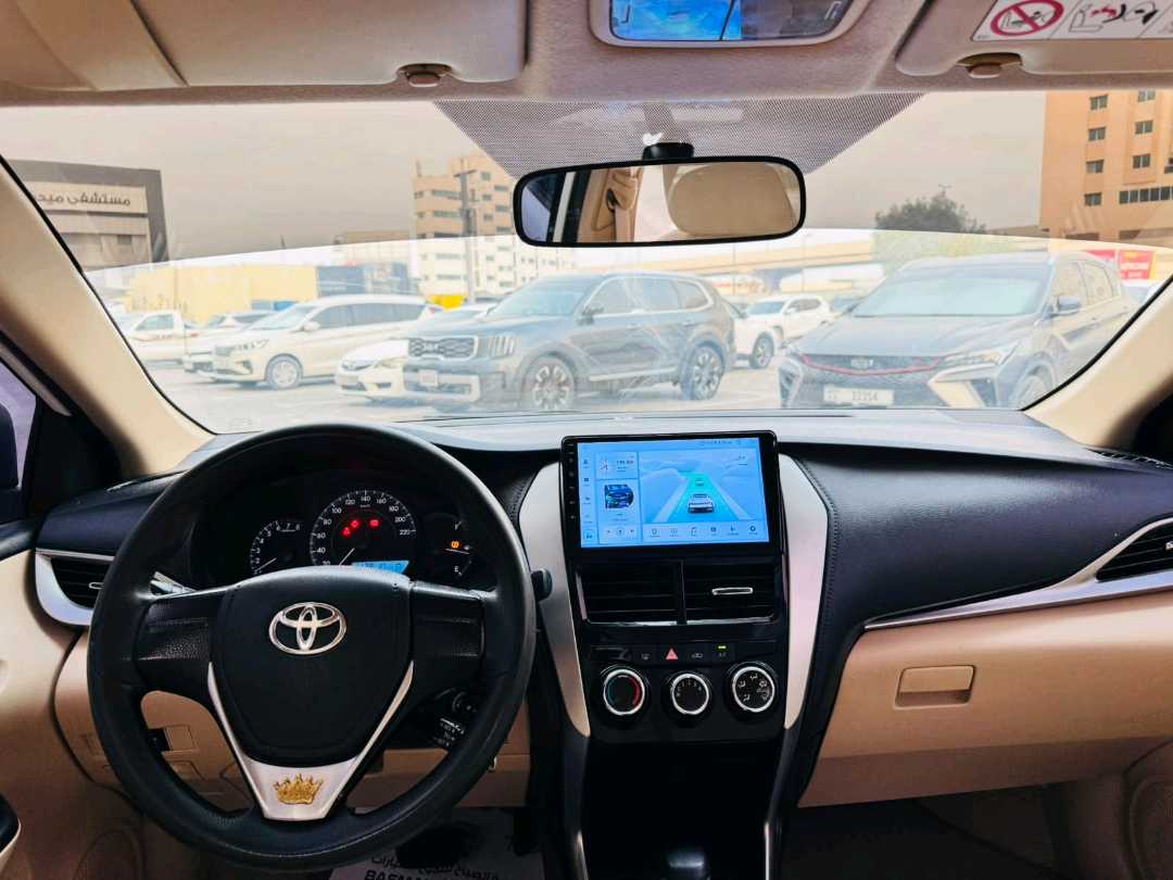 Car Image 2019 TOYOTA YARIS SE