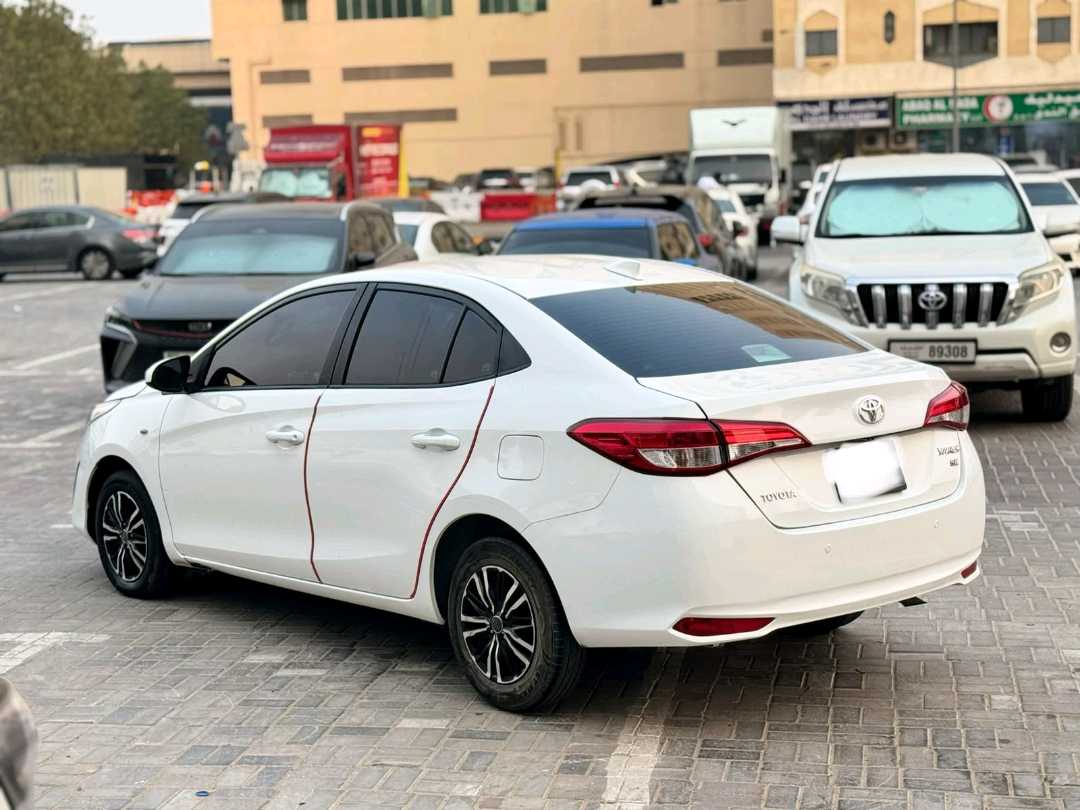 Car Image 2019 TOYOTA YARIS SE