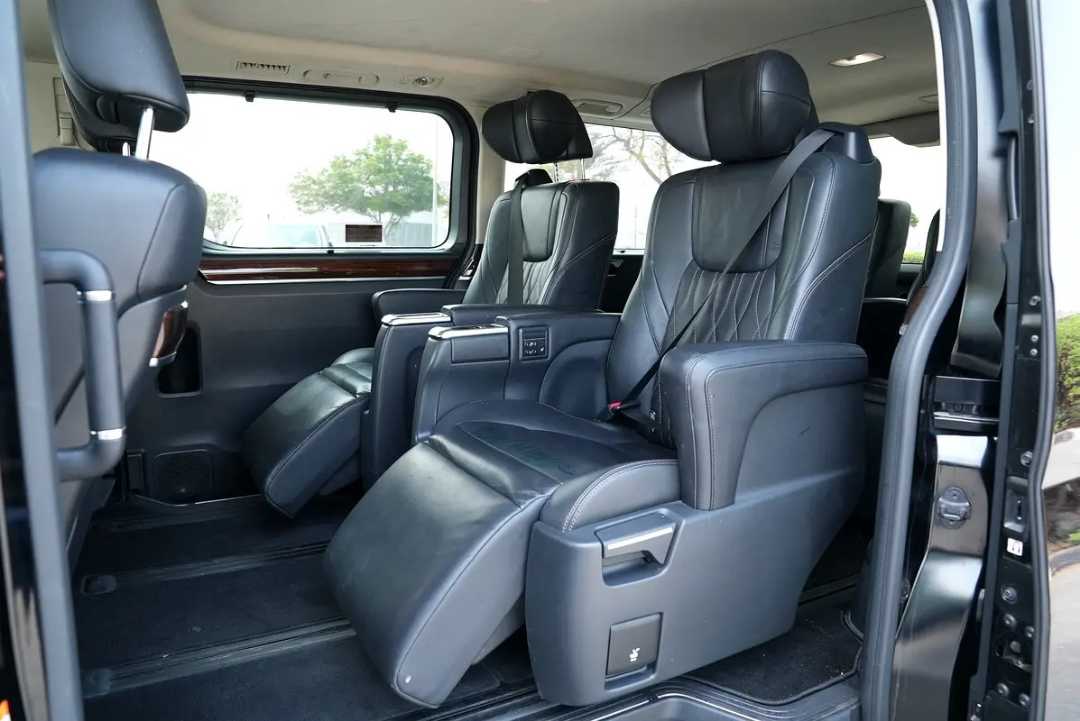 Car Image 2021 TOYOTA Granvia Standard