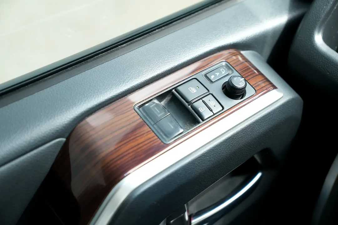 Car Image 2021 TOYOTA Granvia Standard