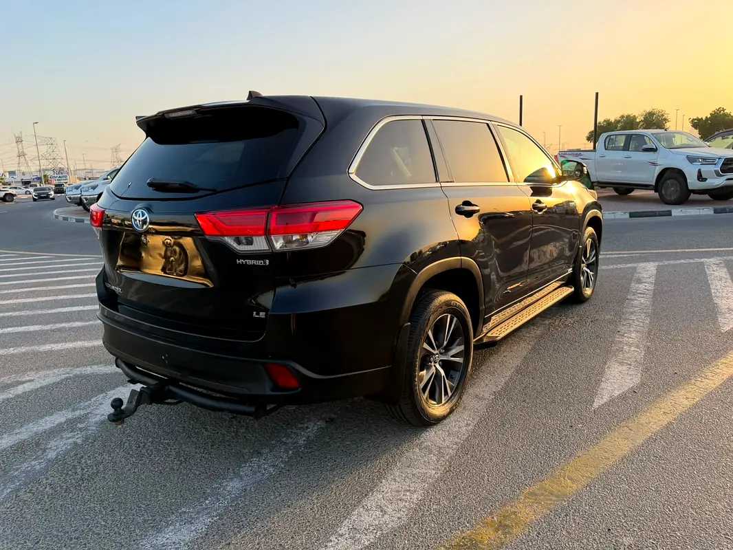 Car Image 2018 TOYOTA HIGHLANDER LE