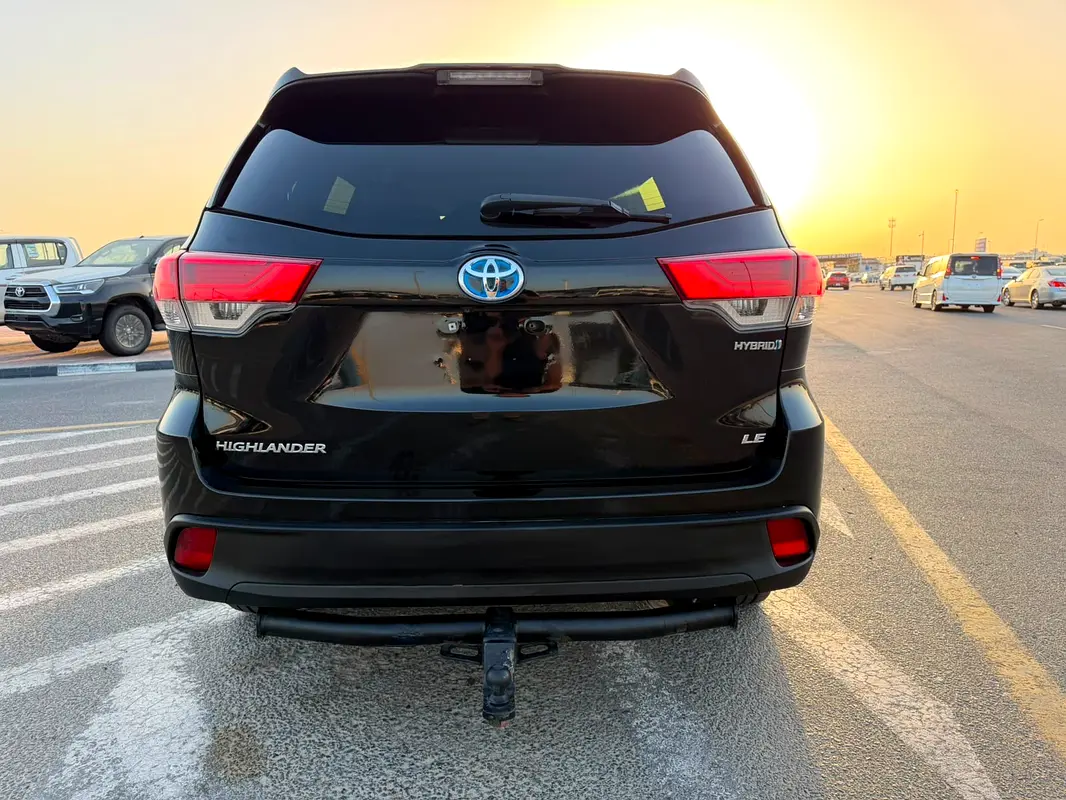 Car Image 2018 TOYOTA HIGHLANDER LE
