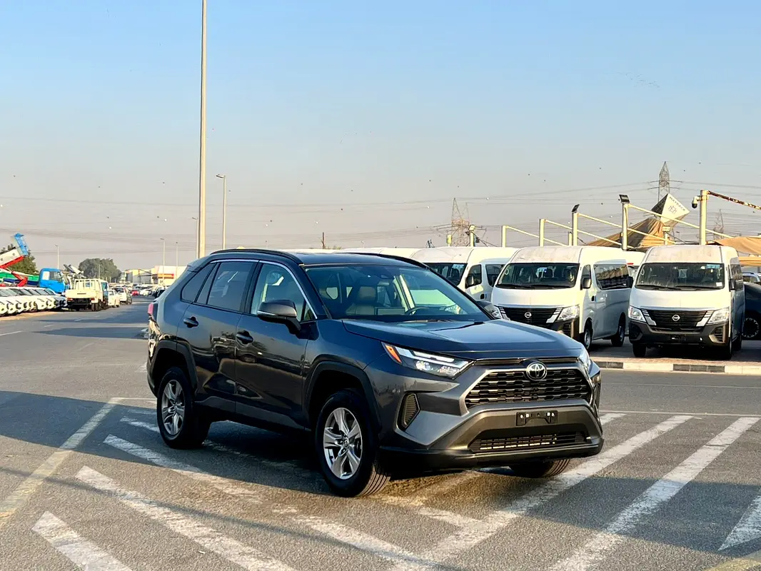 TOYOTA RAV4 XLE 2023
