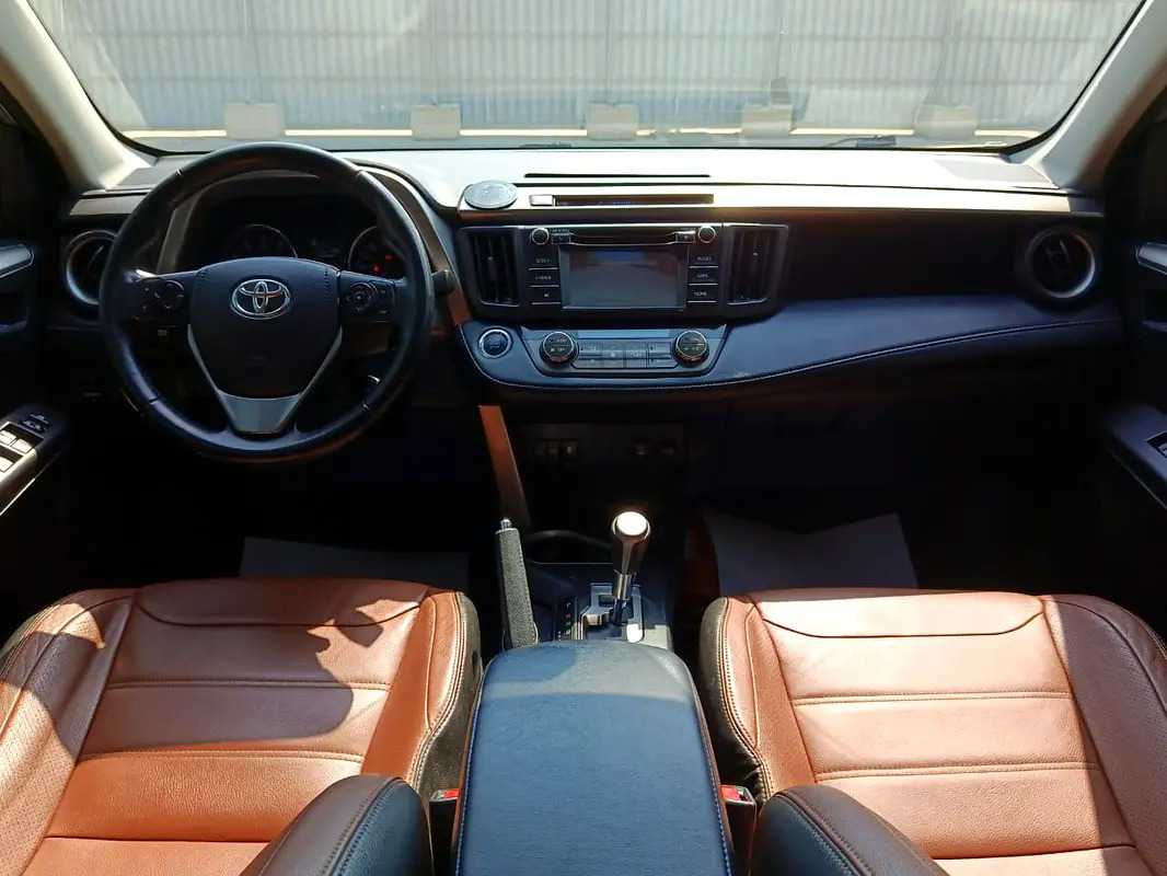 Car Image 2018 TOYOTA RAV4 VX