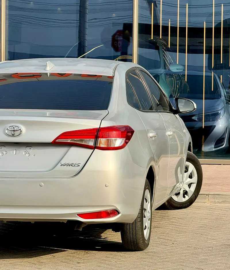 Car Image 2019 TOYOTA YARIS SE