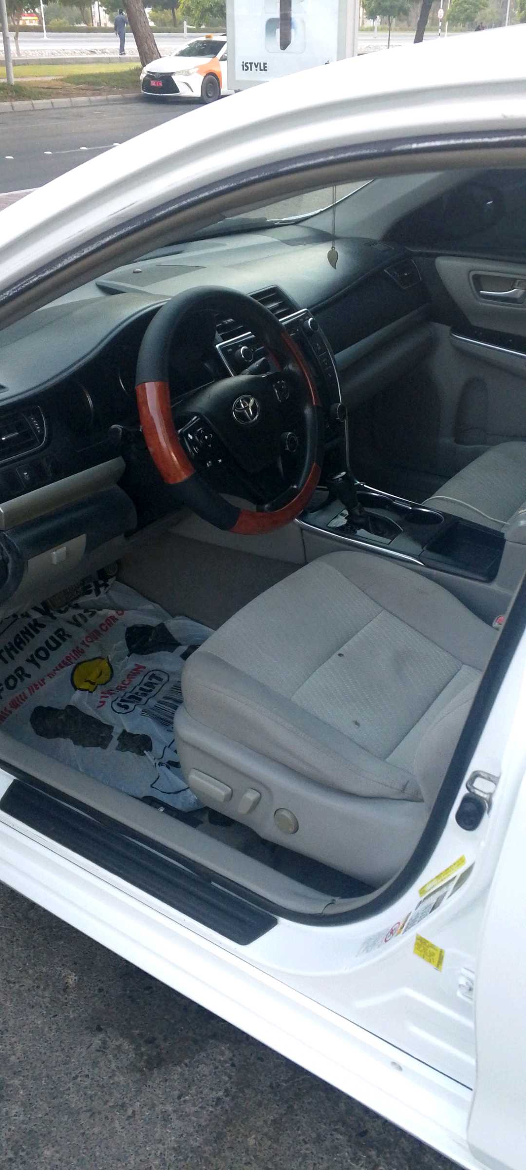 Car Image 2015 TOYOTA CAMRY SE
