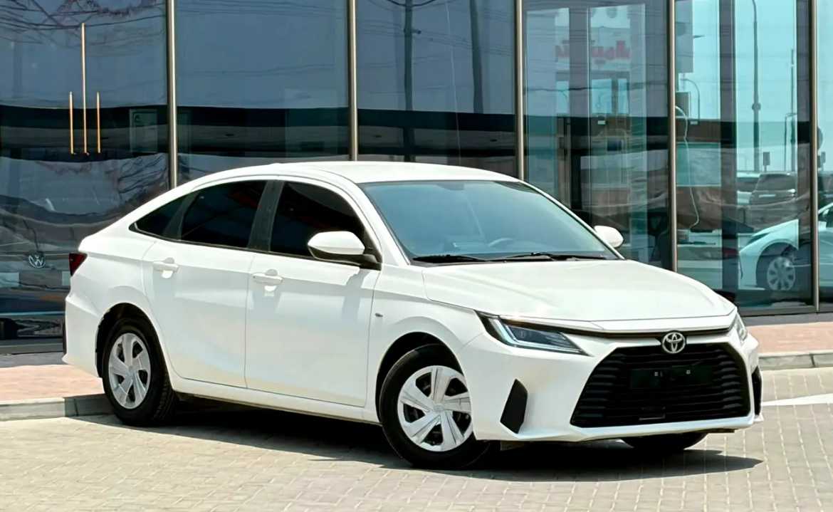 Car Image 2023 TOYOTA YARIS E