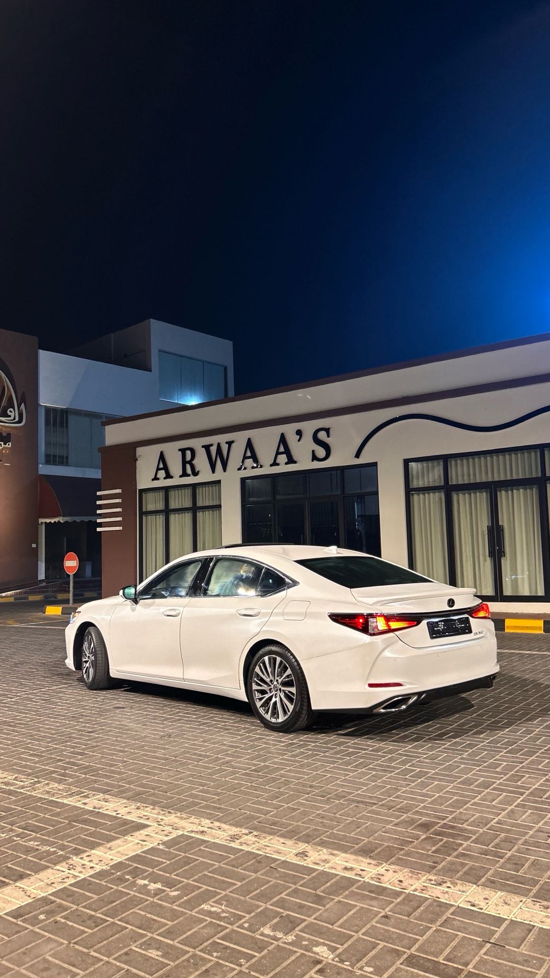 Car Image 2019 LEXUS ES 350