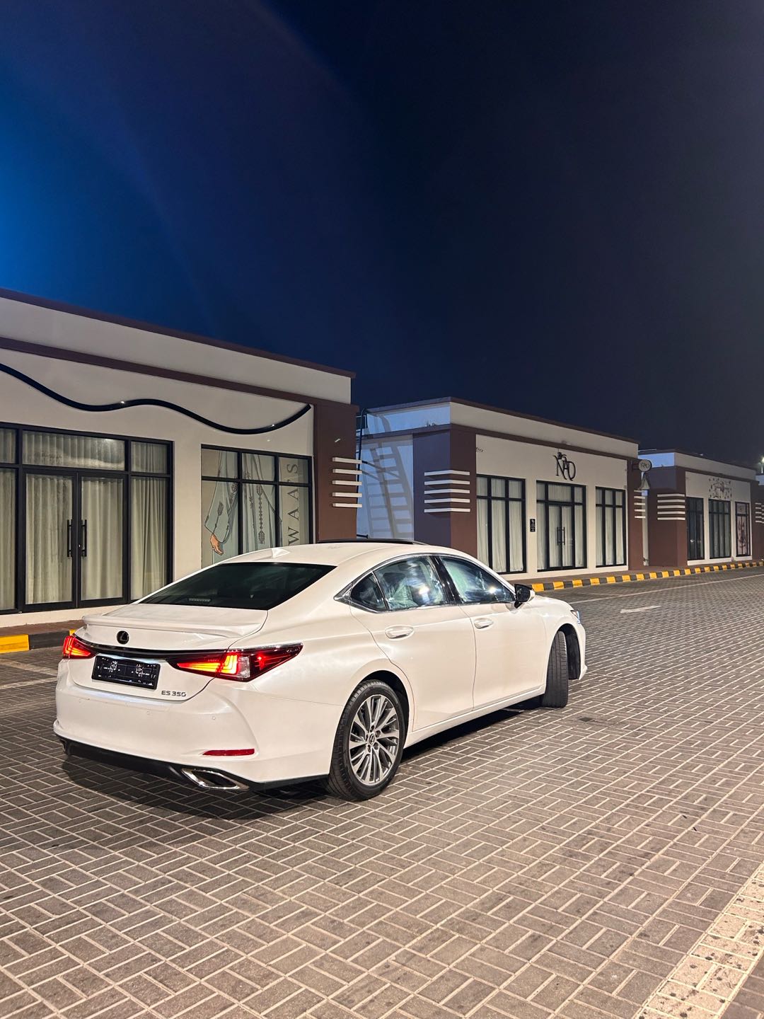 Car Image 2019 LEXUS ES 350
