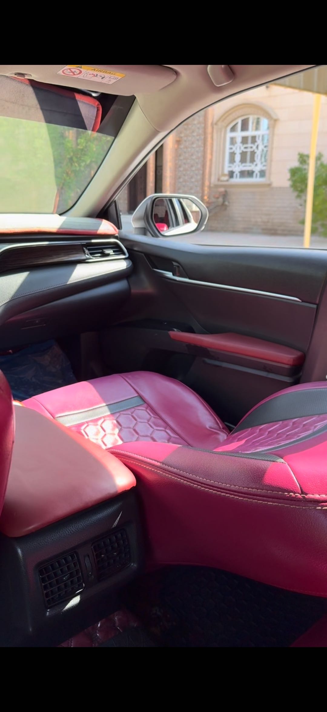 Car Image 2019 TOYOTA CAMRY E