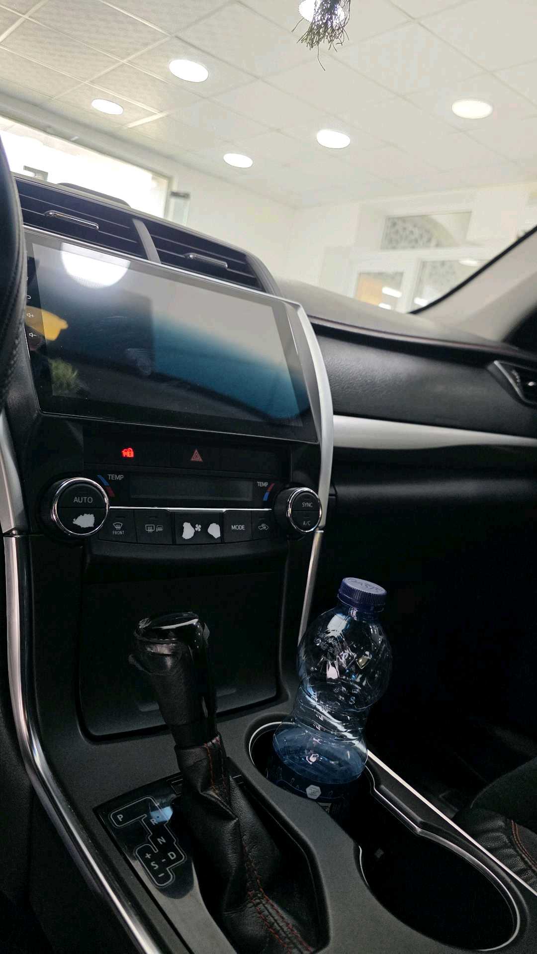 Car Image 2016 TOYOTA CAMRY XSE