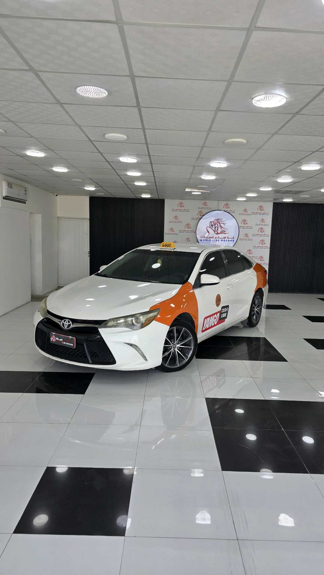 Car Image 2016 TOYOTA CAMRY XSE
