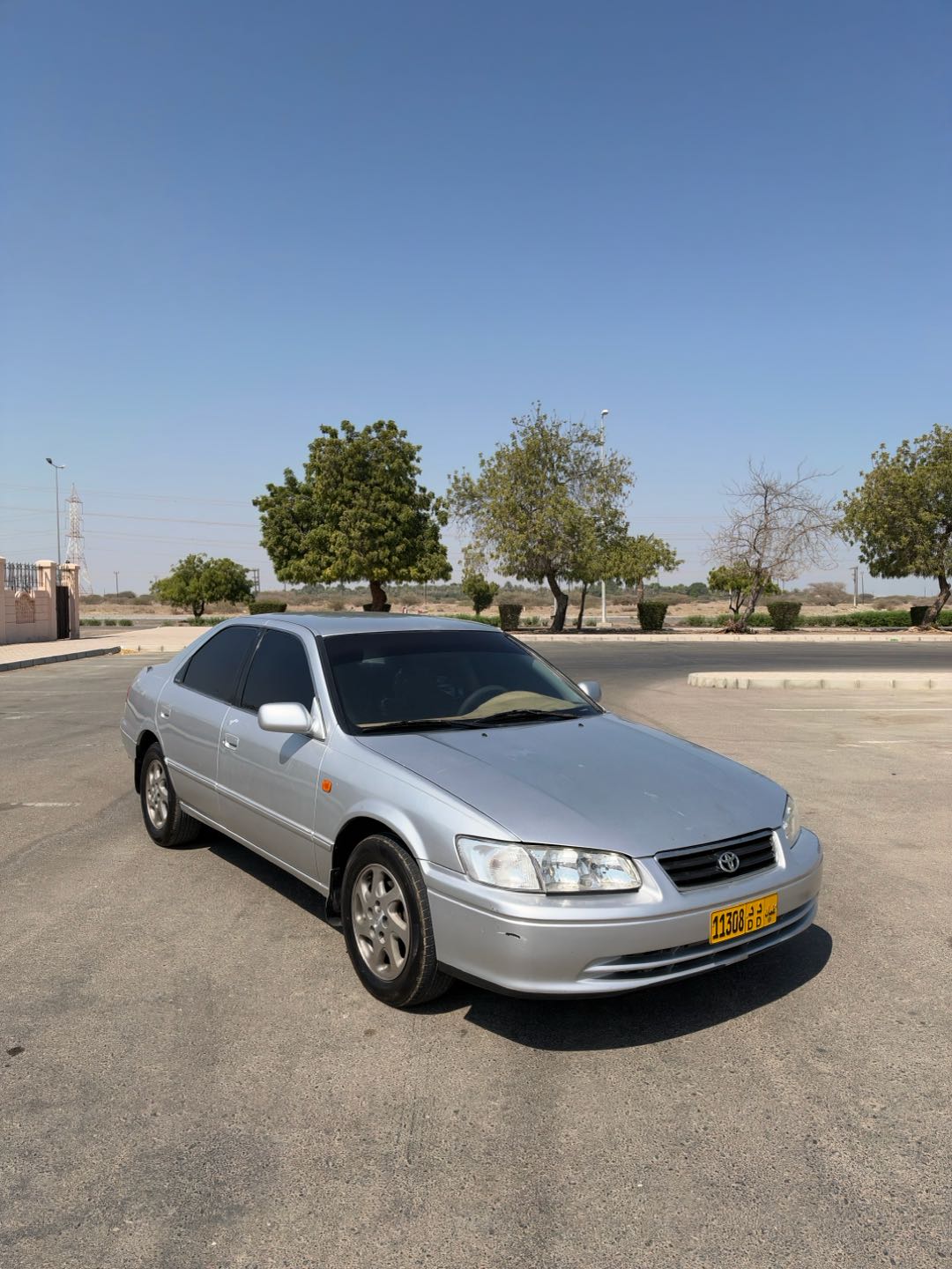 Car Image 1999 TOYOTA CAMRY LE